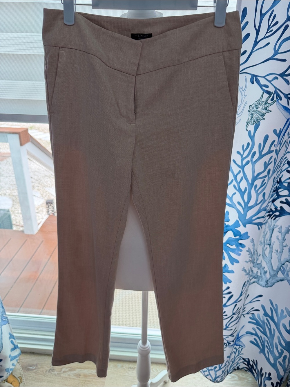 Ann Taylor Factory Petite 2P Dress Pants in Light Taupe